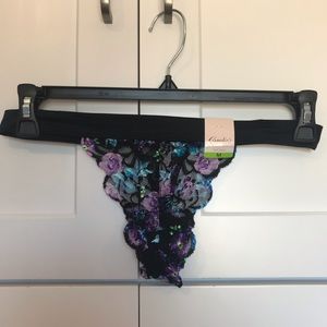 NWT Candie’s Floral Lace Thong Size M